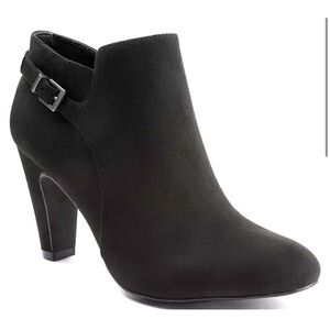 XOXO suede black Booties